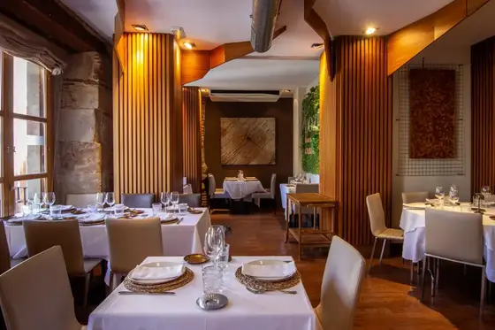 Doze Restaurante & Premium Bar