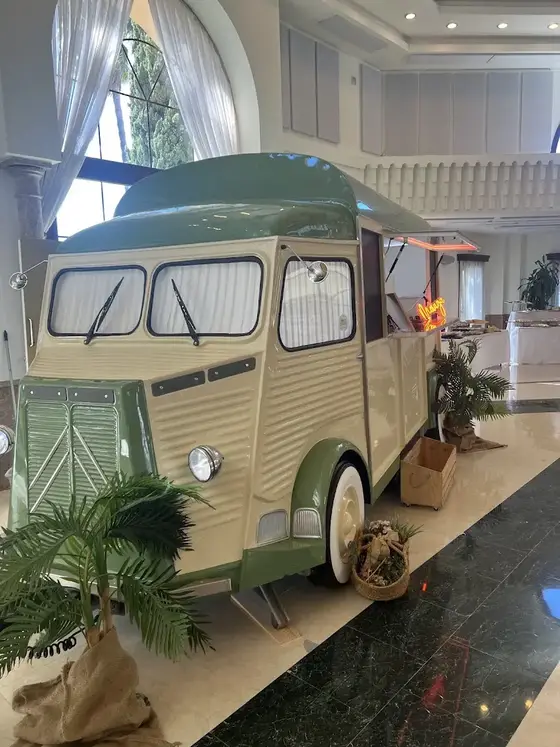 Restaura Truck